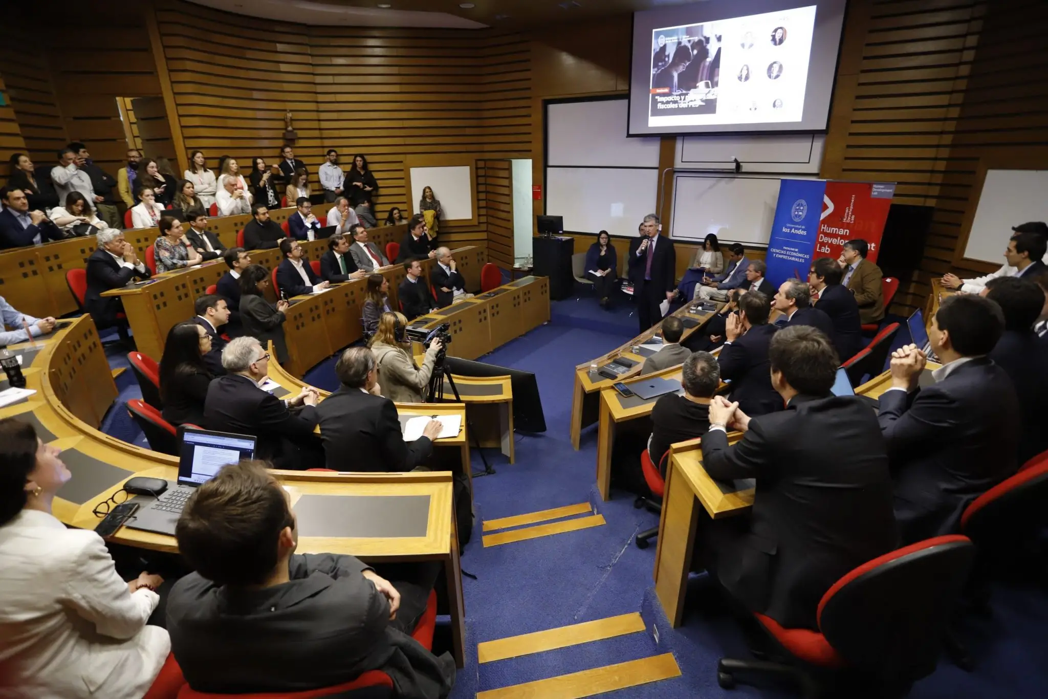 Lab Seminar Examines Fiscal Impact and Challenges of the Higher Education Fund (FES)