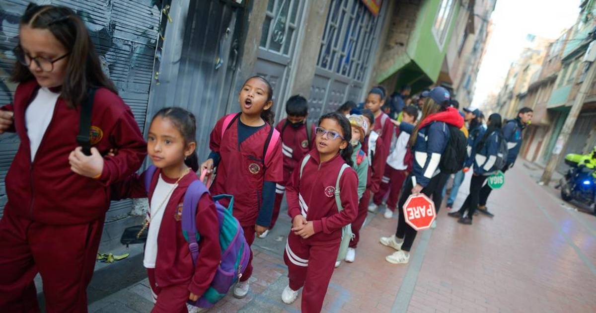 Researcher Isabella Munevar Advances School Mobility Project in Colombia and Prepares Pilot in Chile